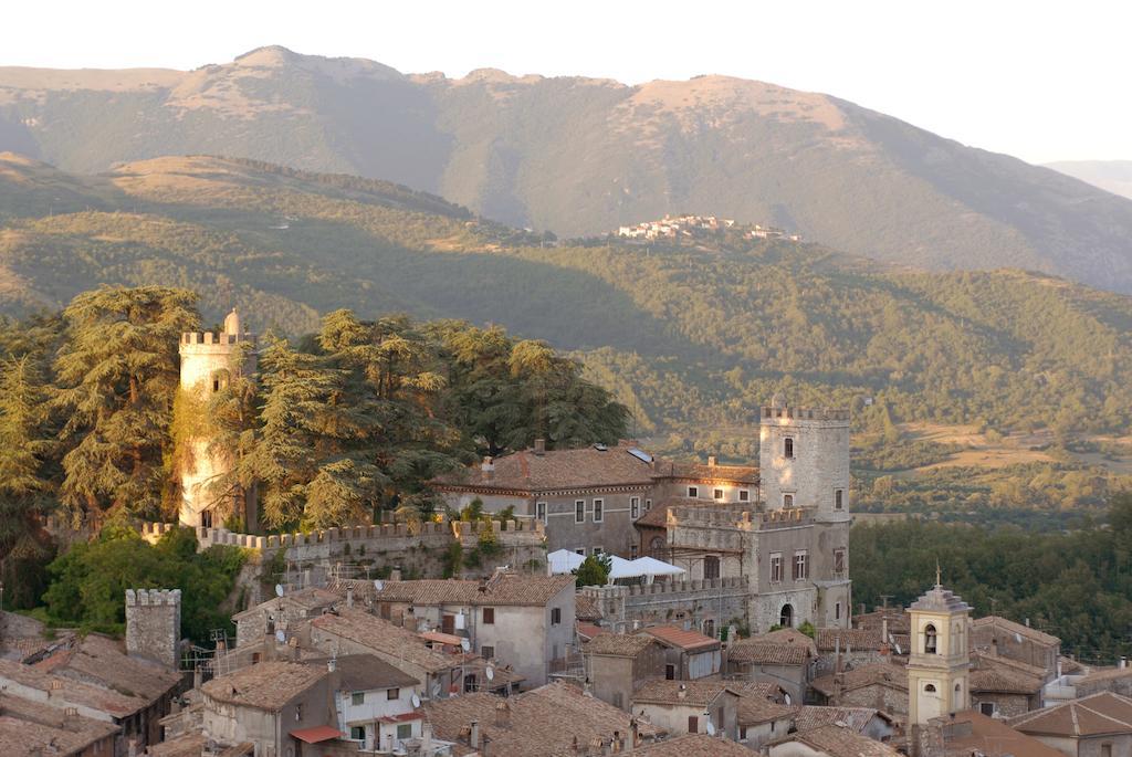 Il Sorriso Dei Monti Bed & Breakfast Orvinio Exterior photo