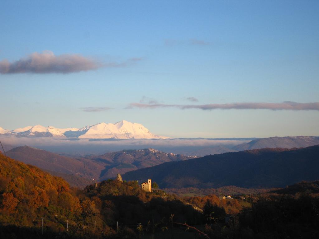 Il Sorriso Dei Monti Bed & Breakfast Orvinio Exterior photo
