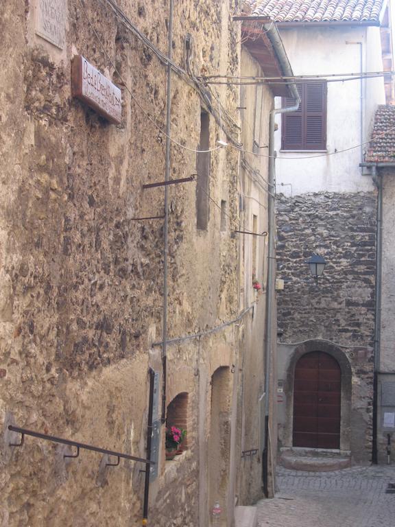 Il Sorriso Dei Monti Bed & Breakfast Orvinio Exterior photo