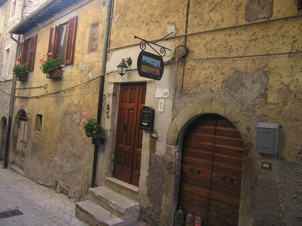 Il Sorriso Dei Monti Bed & Breakfast Orvinio Exterior photo