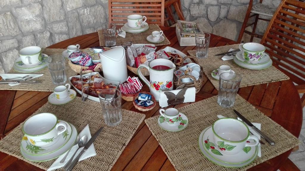 Il Sorriso Dei Monti Bed & Breakfast Orvinio Exterior photo